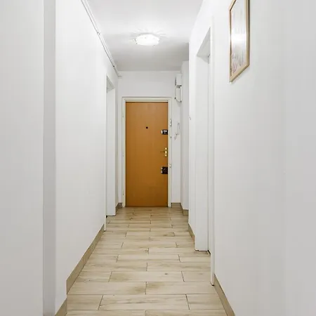 Apartment Lumina 3 In Warsaw